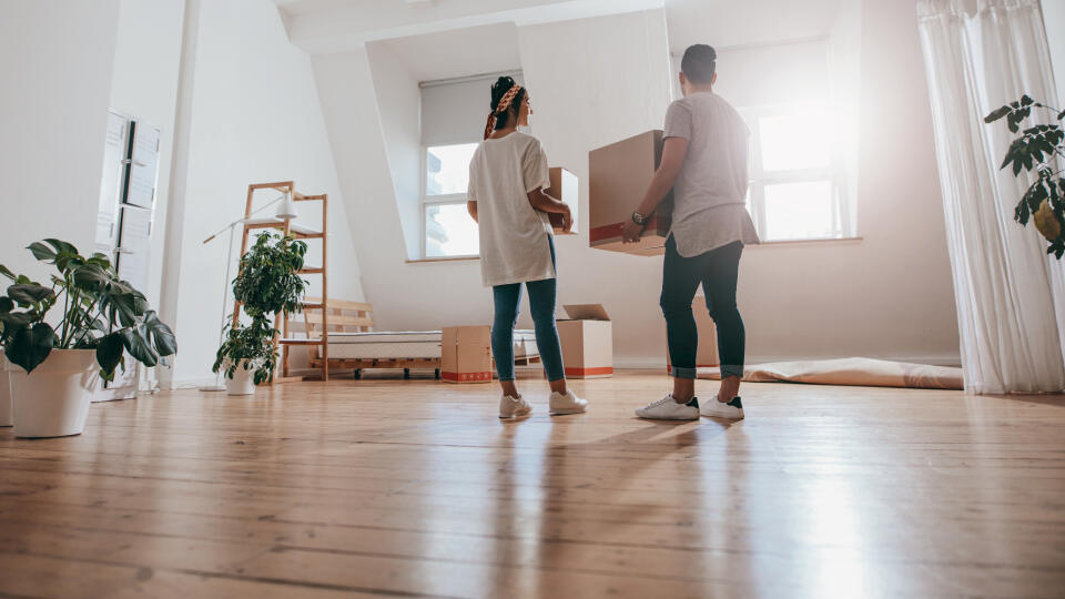 Full,Length,Rear,View,Shot,Of,Young,Couple,Carrying,Cardboard