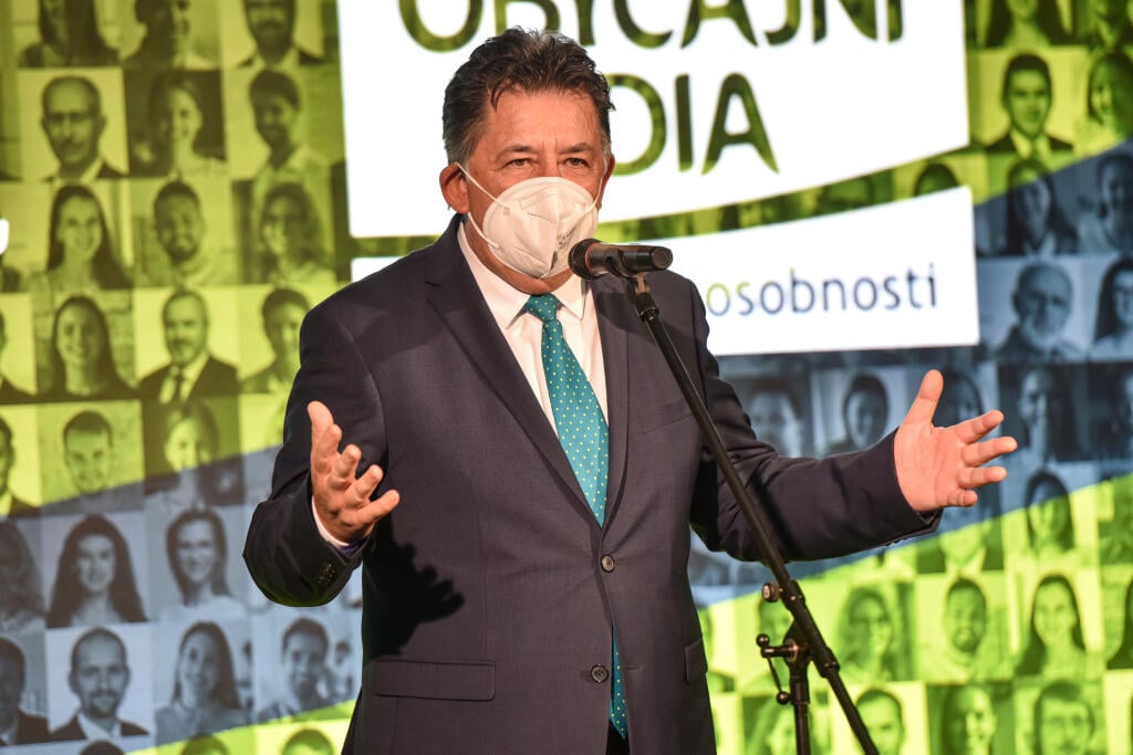 Na snímke minister životného prostredia SR Ján Budaj (OĽaNO) počas snemu hnutia Obyčajní ľudia a nezávislé osobnosti (OĽaNO) pri príležitosti 10. výročia vzniku hnutia, 17. novembra 2021 v Bratislave. FOTO TASR - Pavol Zachar
