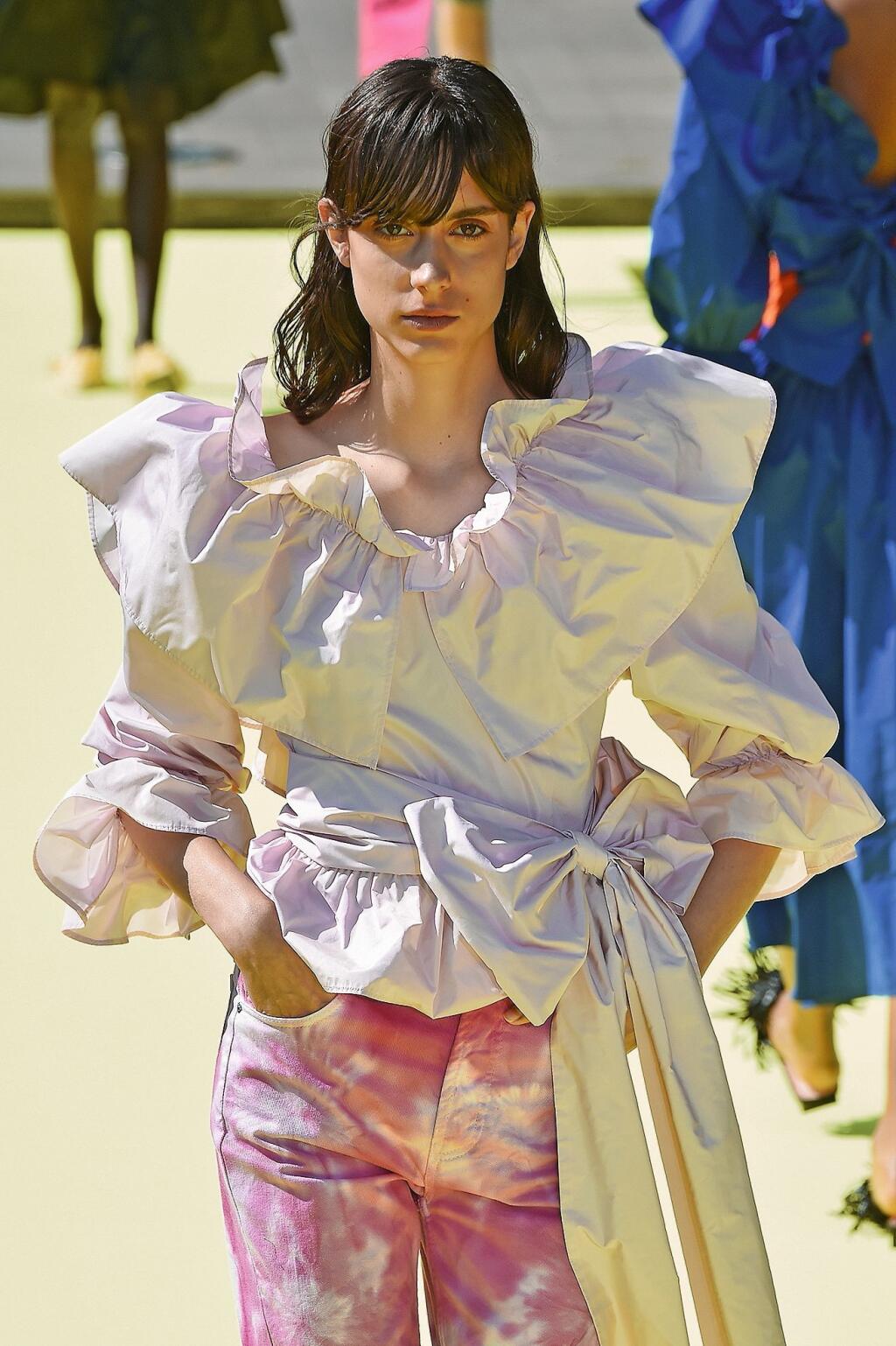 MSGM Objemné riasenie a mašle sú zárukou romantického outfitu.