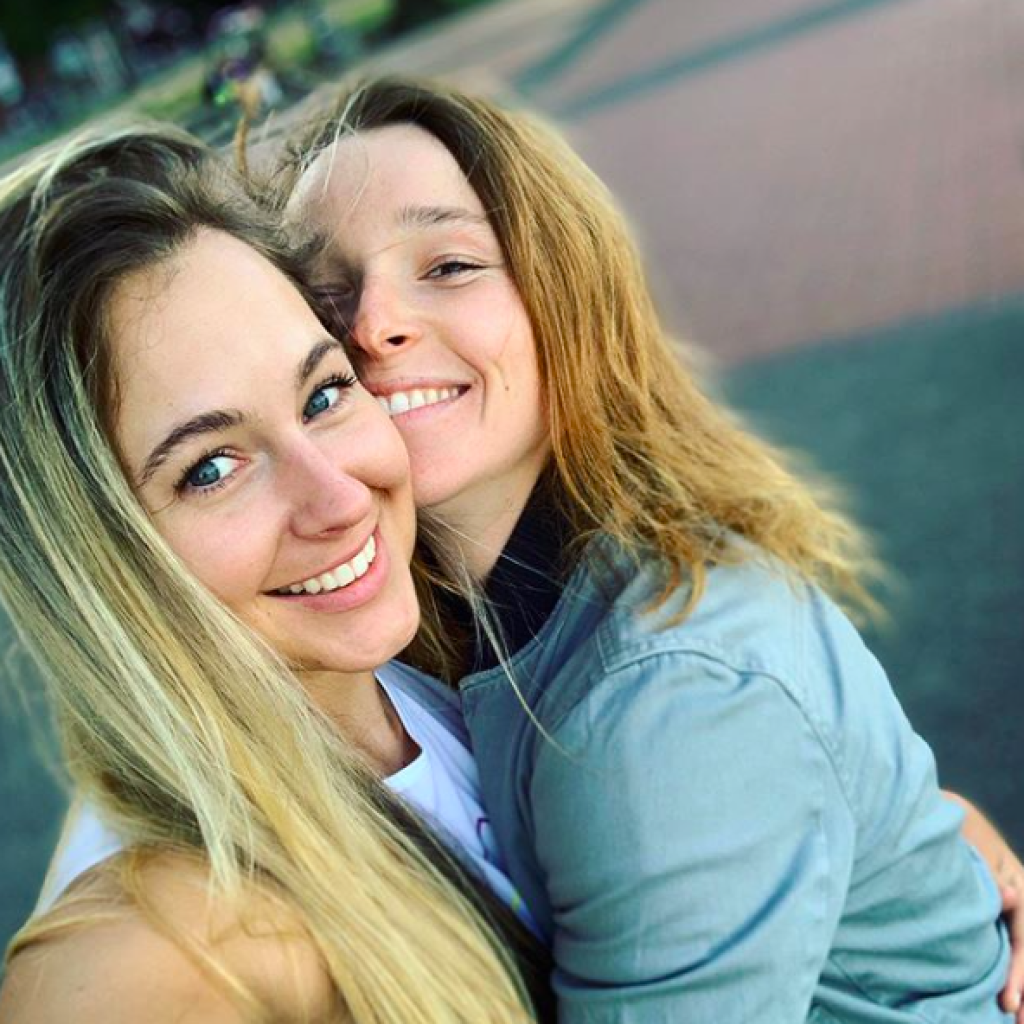 Snowboardistka Šárka Pančochová sa so snúbenicou Kaileenou Lare sa rozhodli, že sa nebudú ničím obmedzovať a pri bicyklovaní v lese odhodia všetky zábrany.