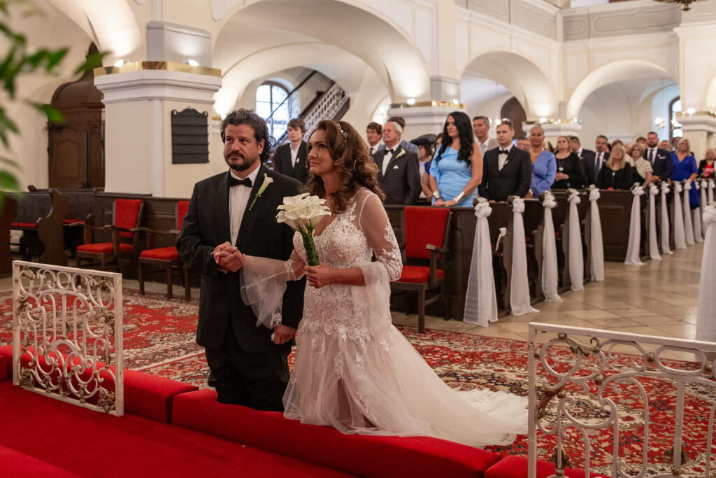 Svadba Karin Majtánovej a Petra Kremnického v Bratislave. Na snímke je Karin Majtánová a Peter Kremnický.
