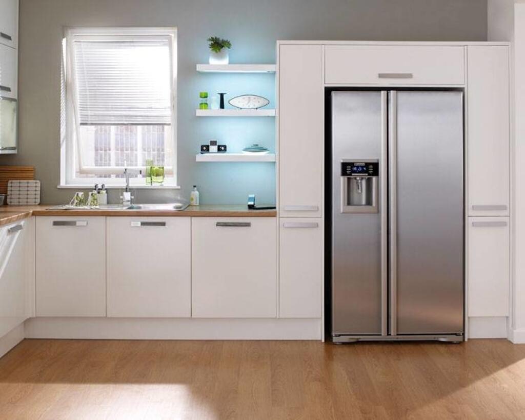 Какие встроенные холодильники лучше. Встраиваемая кухня икеа. Встраиваемый холодильник ikea. Холодильник для встраивания в кухонную мебель. Встроенные холодильники в кухню.