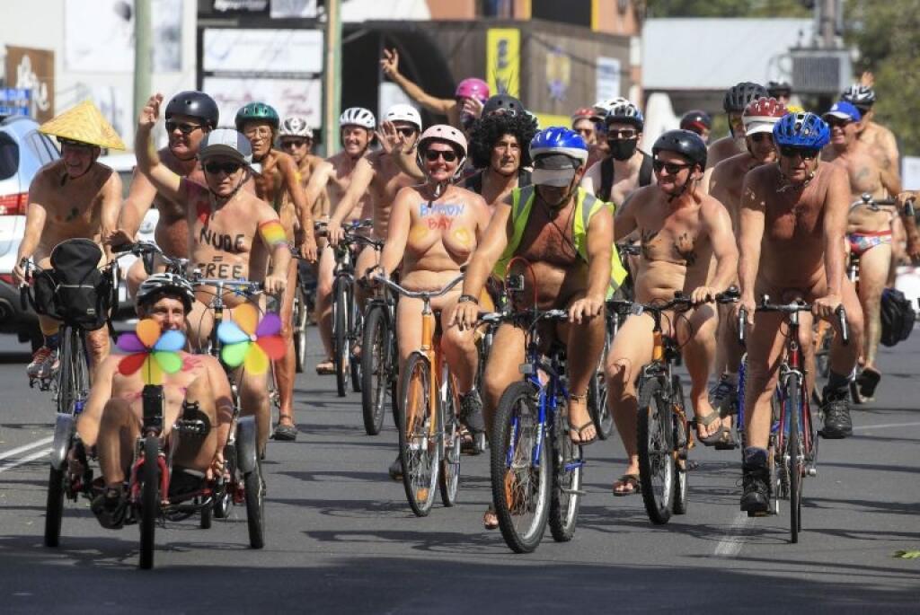 V austrálskom Biron Bay sa cyklisti poriadne odviazali.