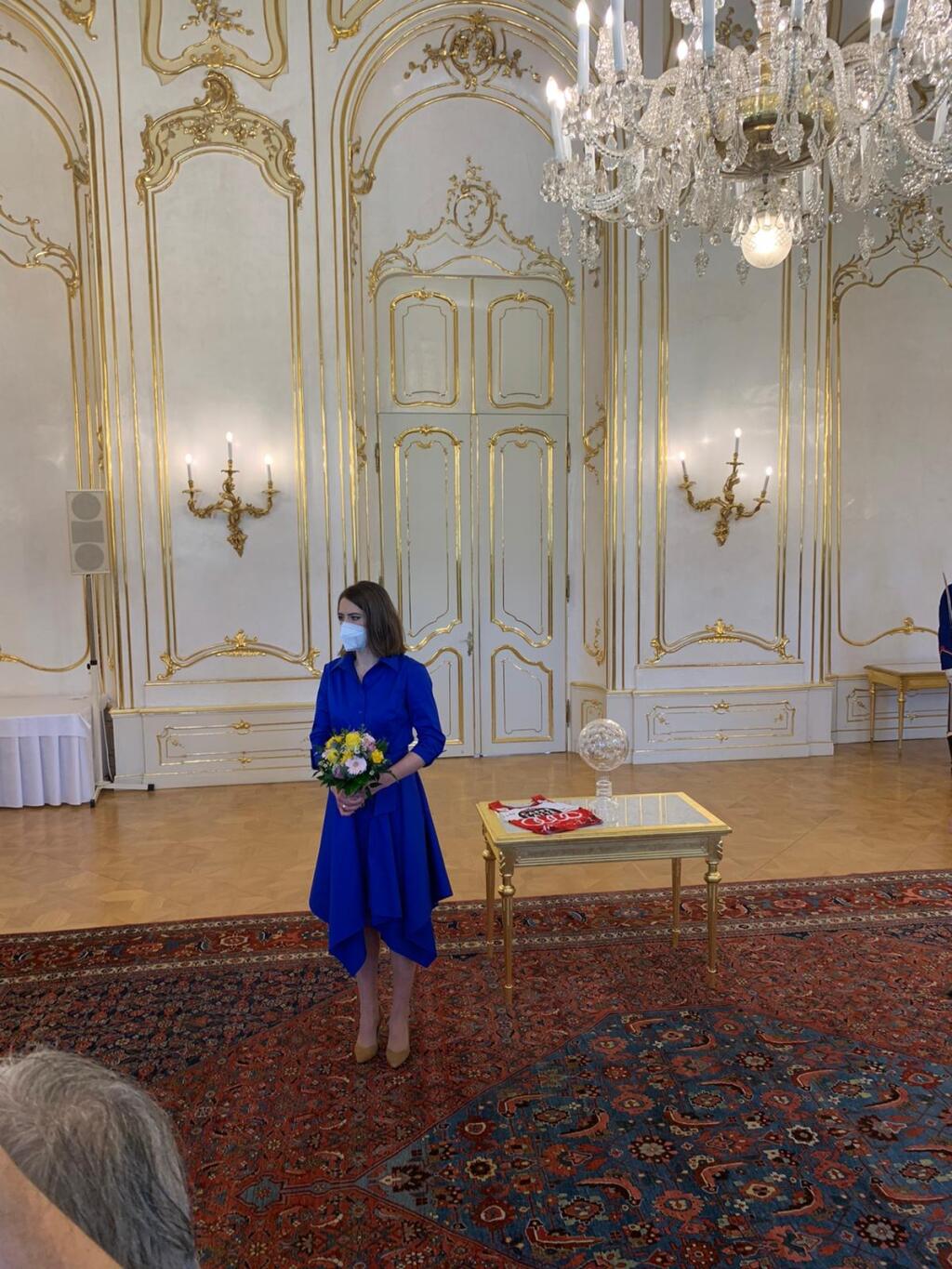 Lyžiarka Petra Vlhová spolu s tímom u prezidentky Zuzany Čaputovej.