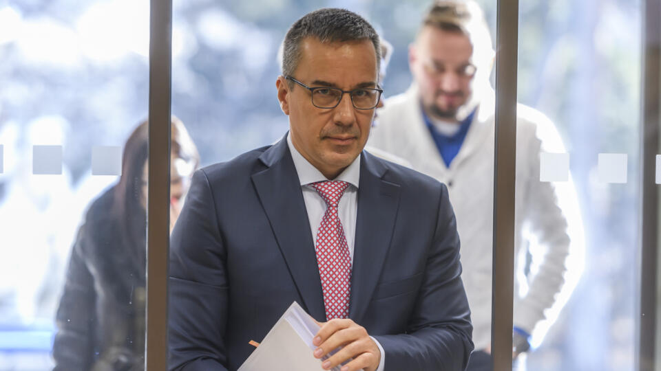 Na snímke minister práce, sociálnych vecí a rodiny SR Erik Tomáš (Hlas-SD) prichádza na 11. rokovanie vlády SR v Bratislave 10. januára 2024. FOTO TASR - Jaroslav Novák