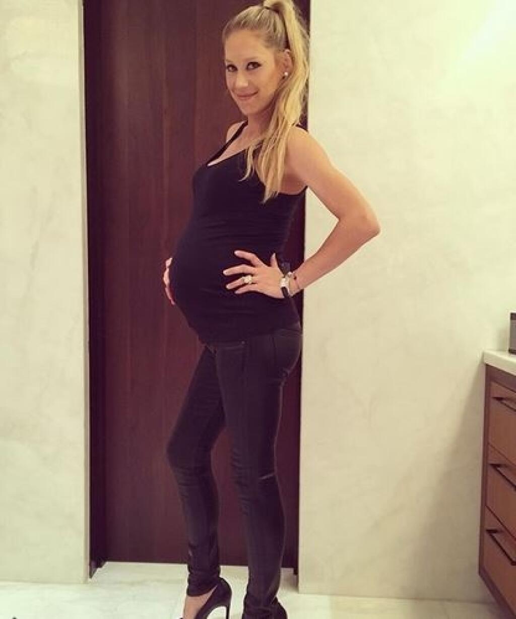 V tehotenstve vyzerala Anna Kournikova perfektne - tu len pár týždňov pred pôrodom.