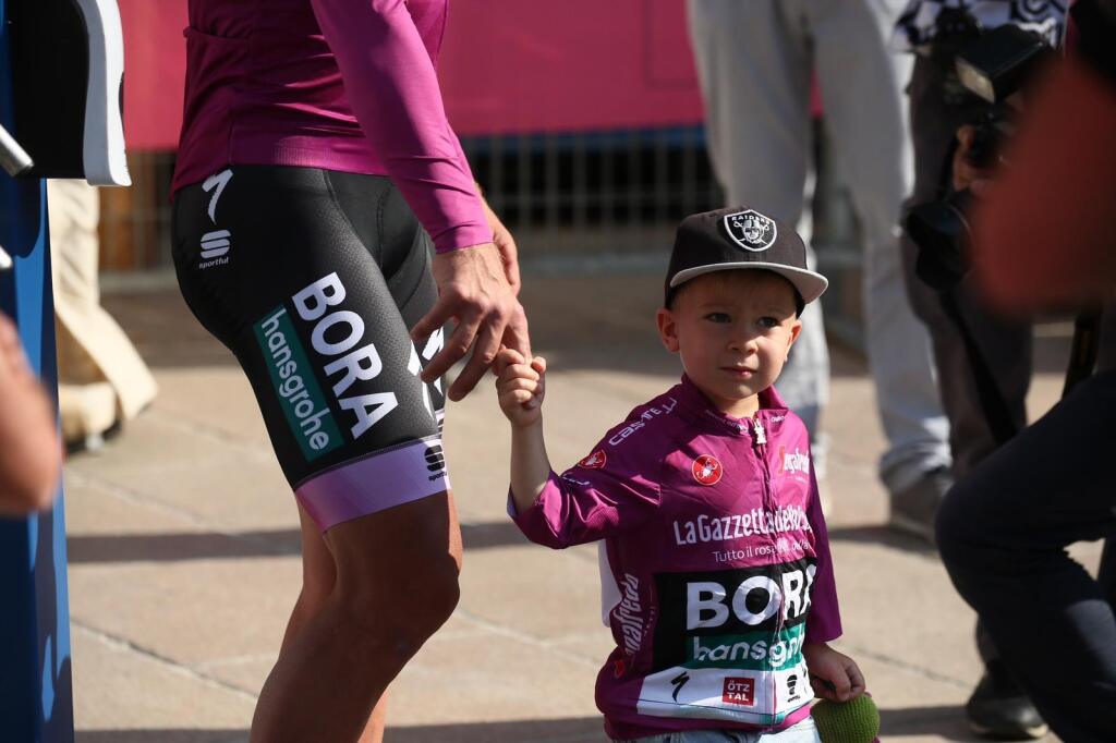Doteraz Sagan s bývalou partnerkou Katarínou synčeka neukazovali verejnosti, na záver Giro d‘Italia však urobili výnimku. Marlon prekvapil svojho otca po záverečnej etape Gira.