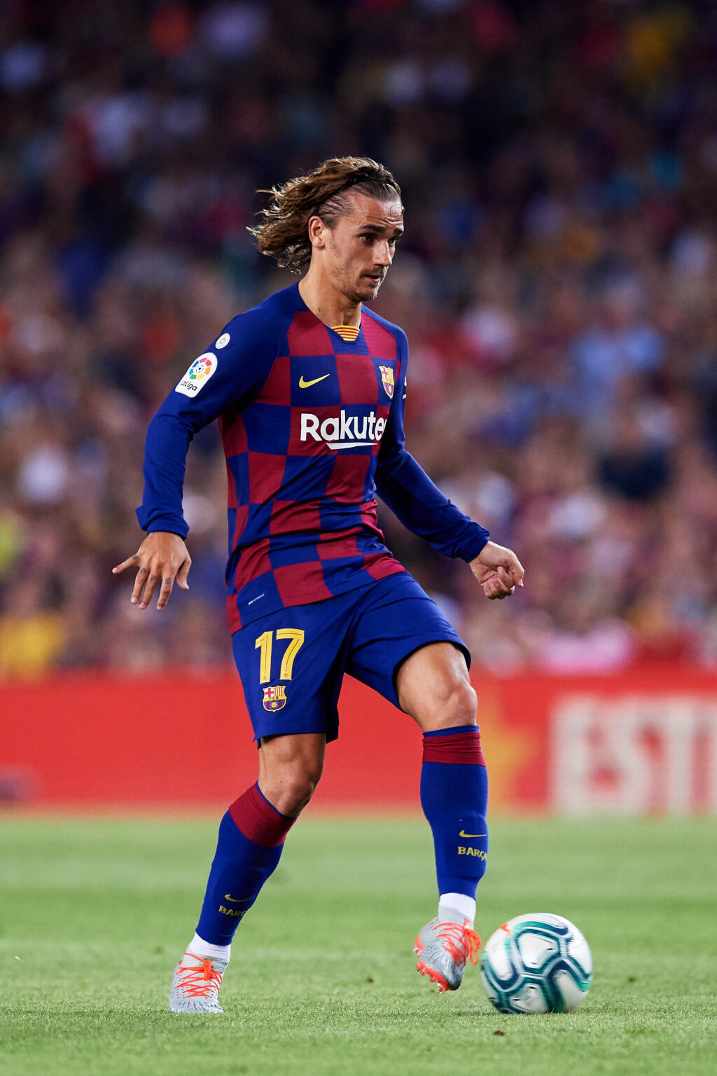 2. Antoine Griezmann - Francúz je druhý najbohatší futbalista Barcelony. Týždenne si zarobí 485 000 eur.