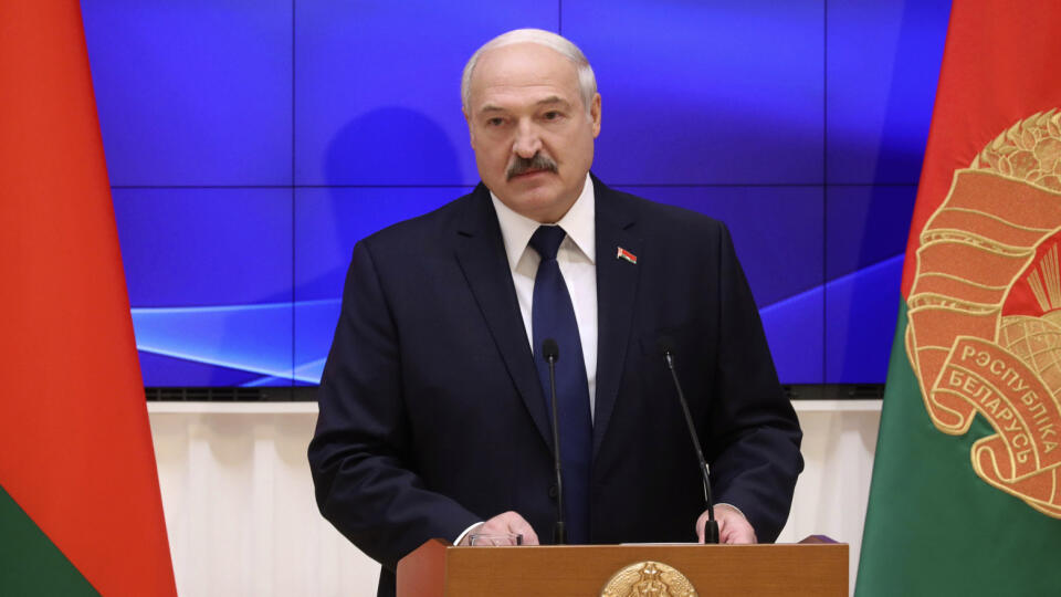JB 7 Minsk - Bieloruský prezident Alexander Lukašenko počas prejavu na ustanovujúcom zasadnutí bieloruského parlamentu, ktorý vzišiel z volieb konaných 17. novembra, v Minsku 6. decembra 2019. FOTO TASR/AP
Belarusian President Alexander Lukashenko speaks to former and new-elected members of the National Assembly of Belarus during their meeting in Minsk, Belarus, Friday, Dec. 6, 2019. Lukashenko told Belarus' parliament on Thursday that he wouldn't sign any documents that could harm the ex-Sovie
