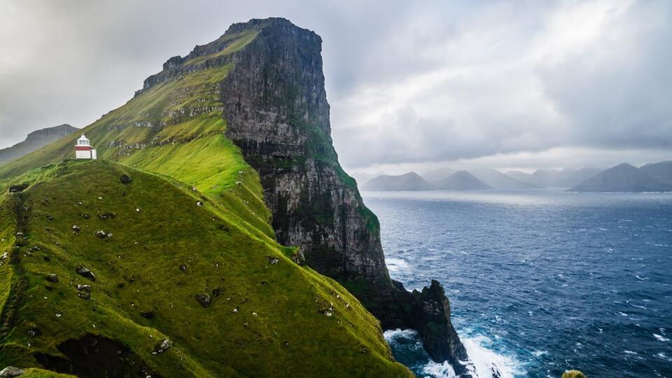 Kalsoy Island – miesto, kde sa nakrúcala scéna z Jamesa Bonda „No time to die“, Faerské ostrovy.