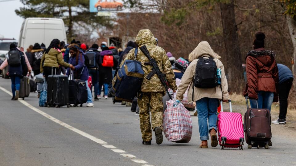 Uzhhorod,,Ukraine,-,February,26,,2022:,Ukrainian,Border,Guard,Helps