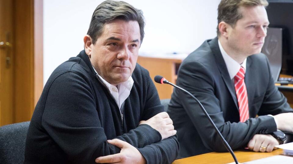 SŕDY: Hlavnť pojednŠvanie v prŪpade zmeniek