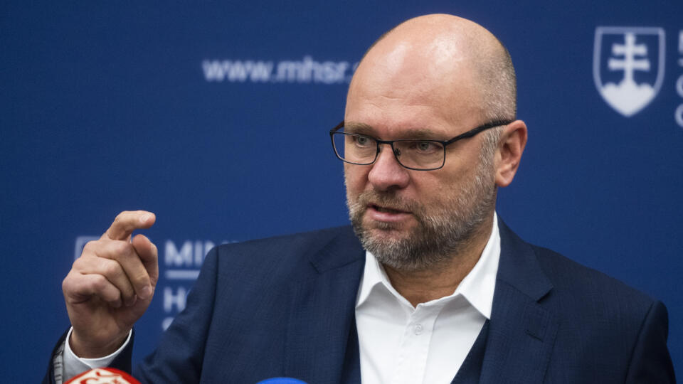 Na snímke minister hospodárstva SR a prvý podpredseda vlády pre ekonomiku SR Richard Sulík (SaS) hovorí počas tlačovej konferencie k vyjednávaniu o embargu na ruskú ropu 7. júna 2022 v Bratislave. FOTO TASR - Jaroslav Novák