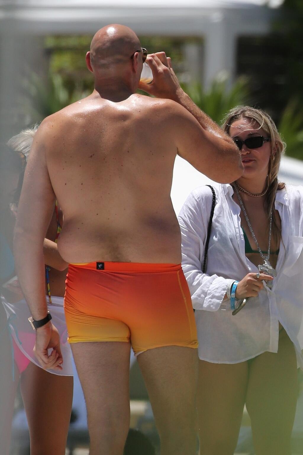 Tyson Fury nie je v zápasovej forme, ale aj tak bol ako magnet na ženy.
