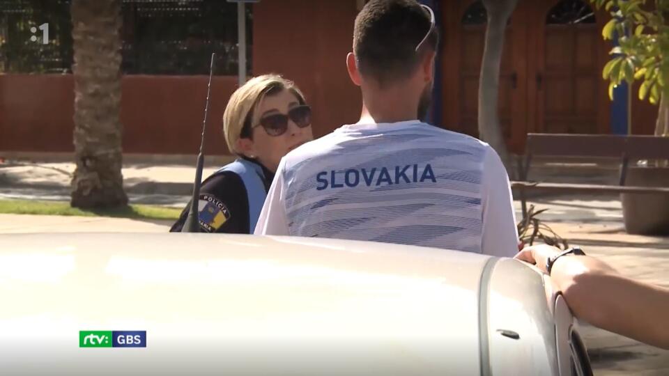 Slovenský chodec Matej Tóth sa na vrchol sezóny v podobe olympiády pripravuje na španielskom ostrove Tenerife. Prihodila sa mu jedna nepríjemnosť: zavolali na neho políciu.