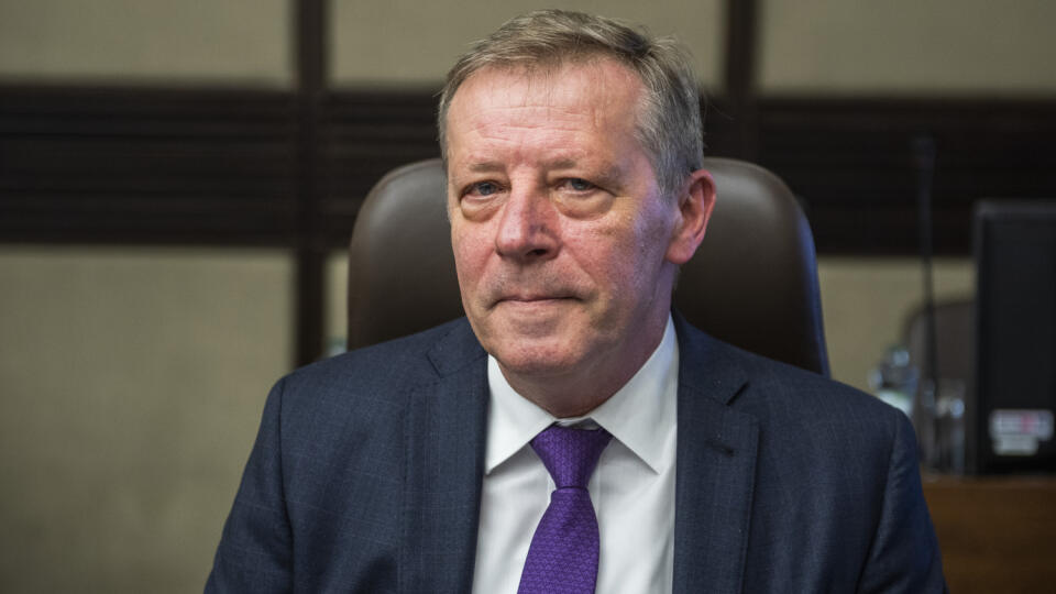 Na snímke minister dopravy a výstavby SR Pavol Lančarič počas 2. rokovania vlády SR v Bratislave 23. mája 2023.