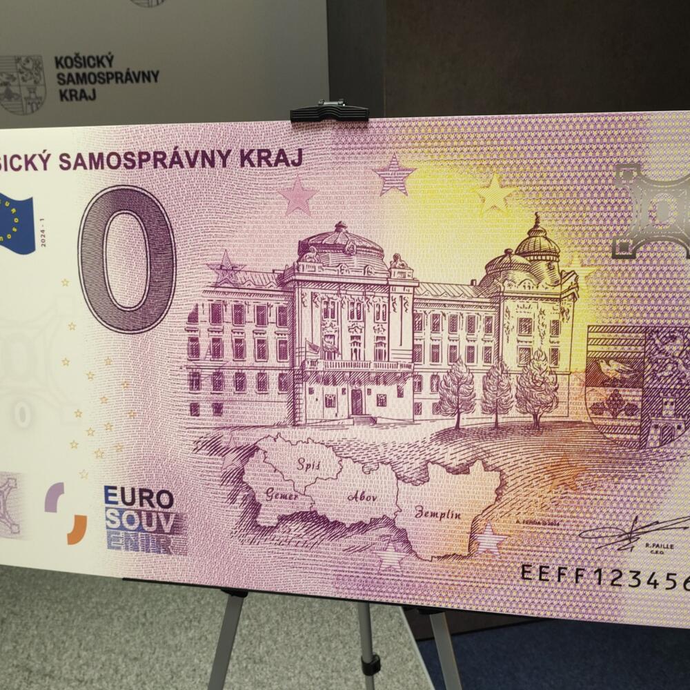 Špeciálnu suvenírovú bankovku vydal Košický samosprávny kraj (KSK) s motívom budovy svojho úradu, mapou a erbom (na snímke). Limitovaný počet bankoviek s farebnou prítlačou je venovaný 100. výročiu prvého zasadnutia zastupiteľstva Košickej župy. Bankovka s nominálnou hodnotou nula eur vychádza v náklade 10.000 kusov, do predaja ide polovica. Autorom je ilustrátor Adrian Ferda. Košice, 15. apríla 2024. FOTO TASR - Marián Holubčík