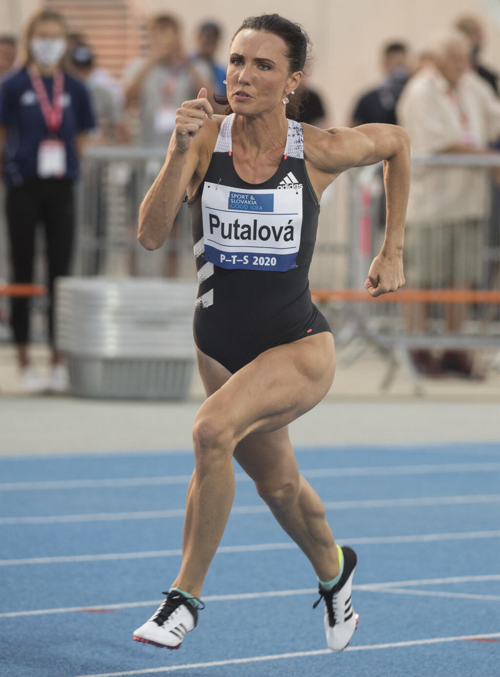 Na snímke slovenská atlétka Iveta Putalová v behu na 400m žien na atletickom mítingu P-T-S v areáli X-bionic sphere v Šamoríne 11. septembra 2020.