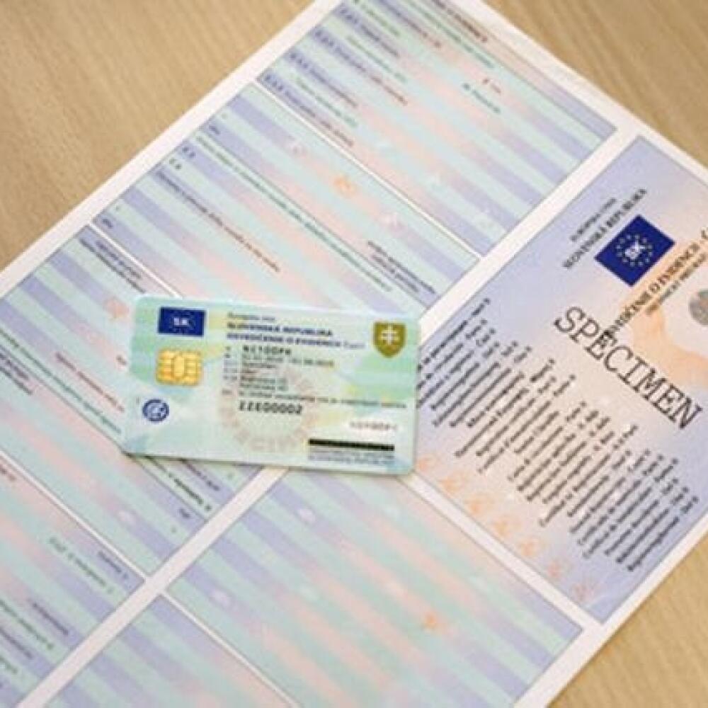 V malej polykarbonátovej karte budú základné údaje o vozidle a tie budú aj na čipe, ktoré karta obsahuje. Veľký technický preukaz zostane len pre domáci archív.