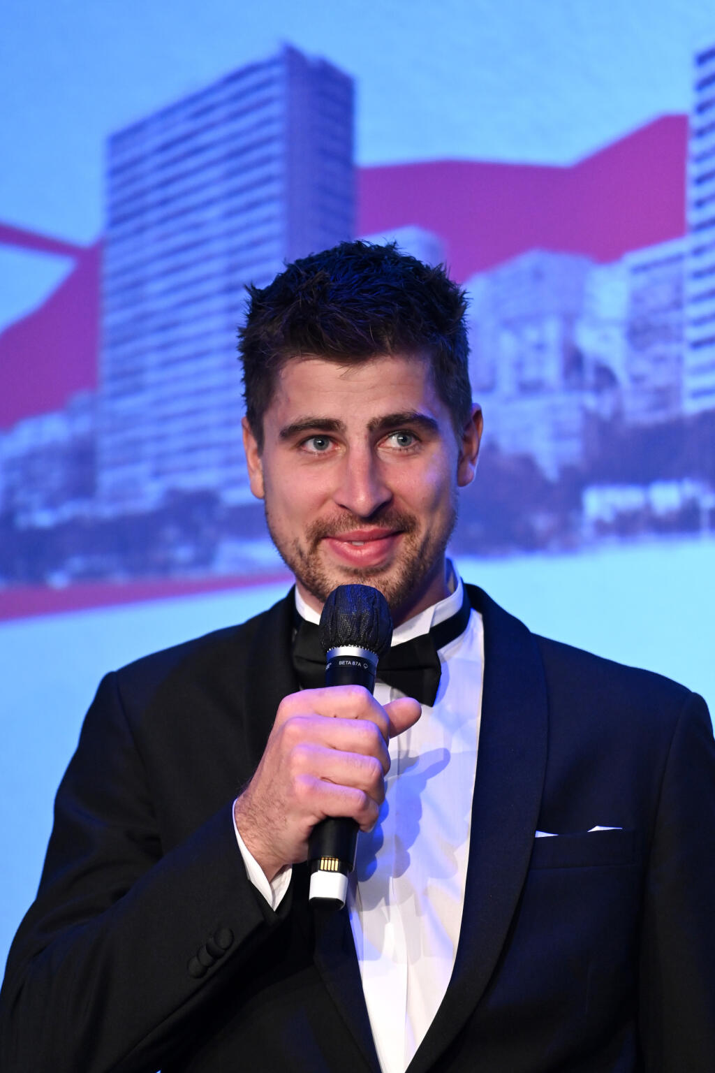 Aj Peter Sagan sa poriadne nahodil. V čiernom obleku s motýlikom rovnakej farby pripomínal agenta 007 Jamesa Bonda.