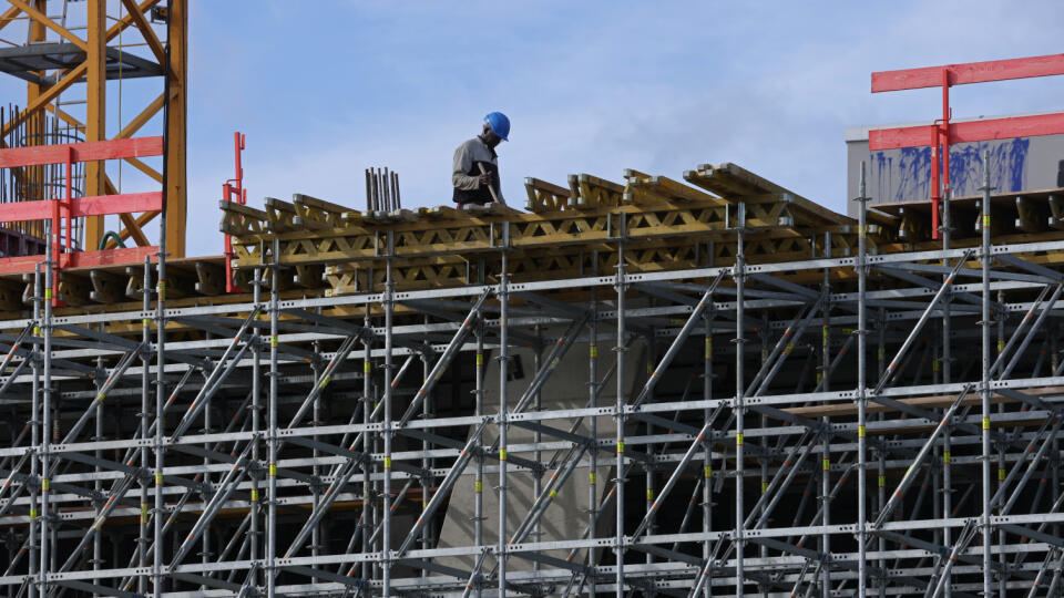 German Economy Falters As Economic Output Set To Decline