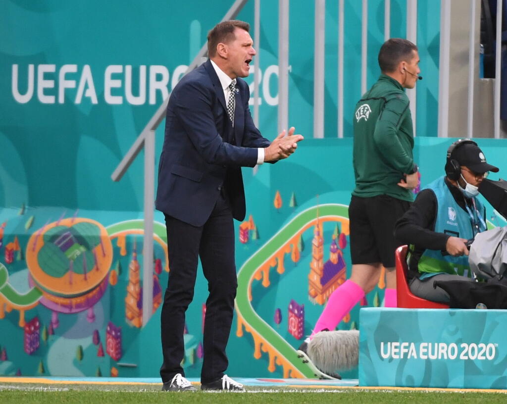 Na snímke tréner slovenskej futbalovej reprezentácie Štefan Tarkovič v zápase E-skupiny na majstrovstvách Európy vo futbale Poľsko - Slovensko 14. júna 2021 v ruskom Petrohrade. FOTO TASR - Martin Baumann