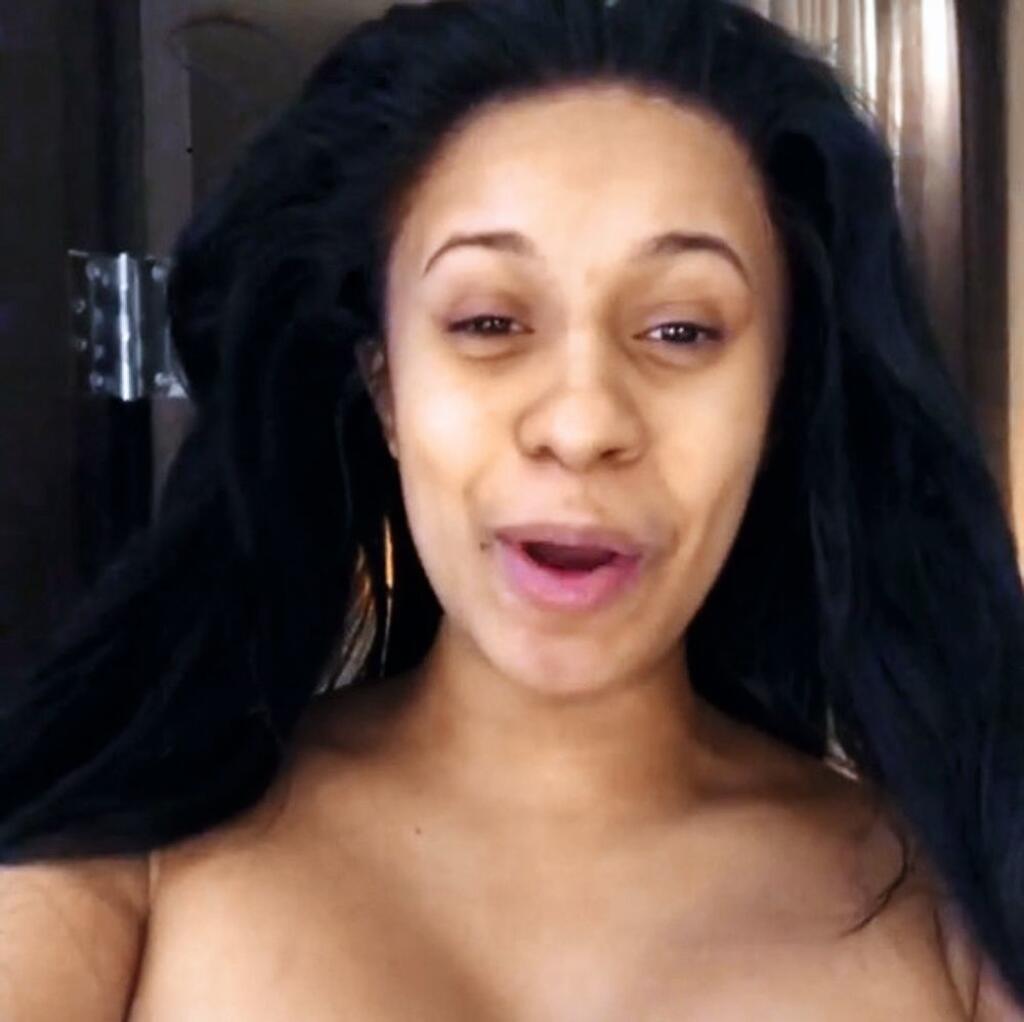 Pod nôž si ľahla aj raperka Cardi B.