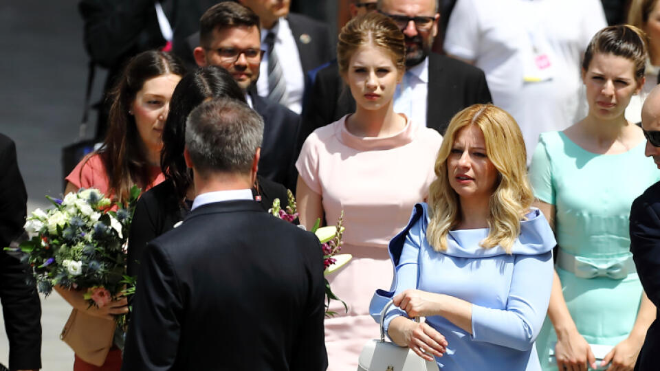 In the picture of the event during the departure of President Zuzana Čaputová from Reduta towards the Cathedral of St.  Martina. 