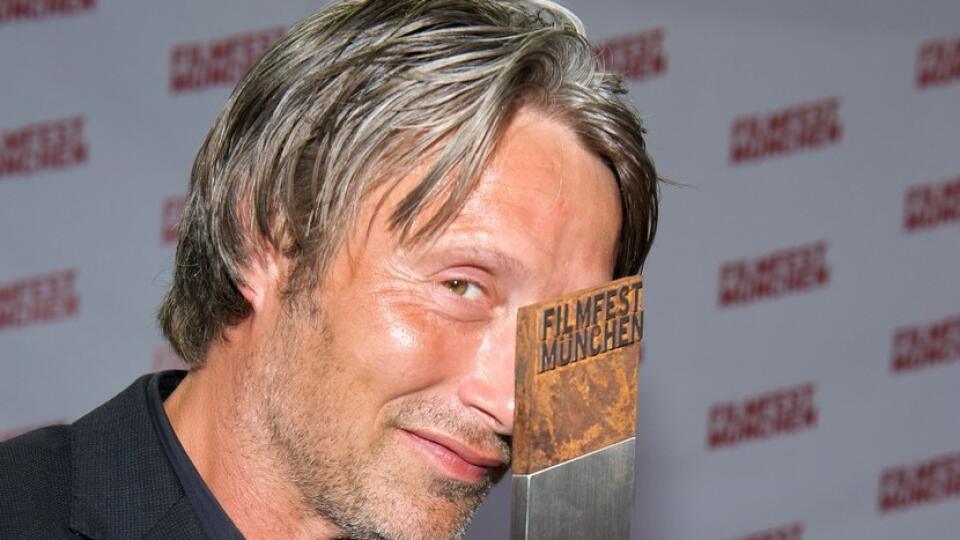 Mads Mikkelsen, aktuálny držiteľ ocenenia pre najlepšieho európskeho herca, žiari po oscarovom Chlaste v ďalšom skvelom filme.