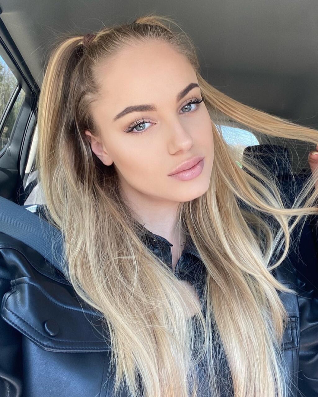 Sexi Ana Maria Markovič sa okrem futbalu živí aj modelingom. Určite sa v ňom nestratí.