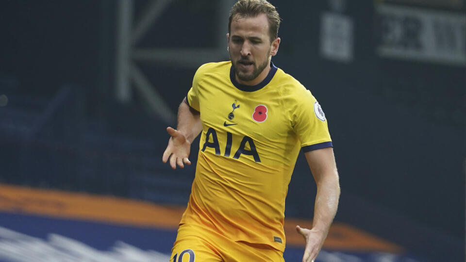 Harry Kane oslavuje jubilejný 150. gól v Premier League, ktorým rozhodol o výhre Tottenhamu Hotspur na pôde West Bromwich Albio.