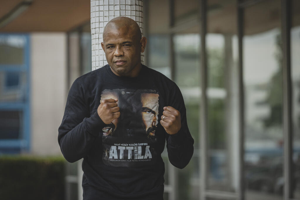 Na Noci s legendou sa objavil aj americký bojovník Emanuel Newton, s ktorým sa Végh postaví onedlho do ringu.