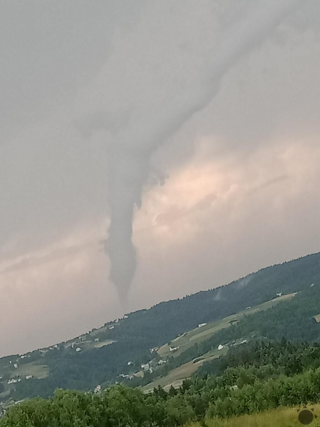 Pocasie Na Slovensko Sa Rutia Burky V Cr Pachali Skody