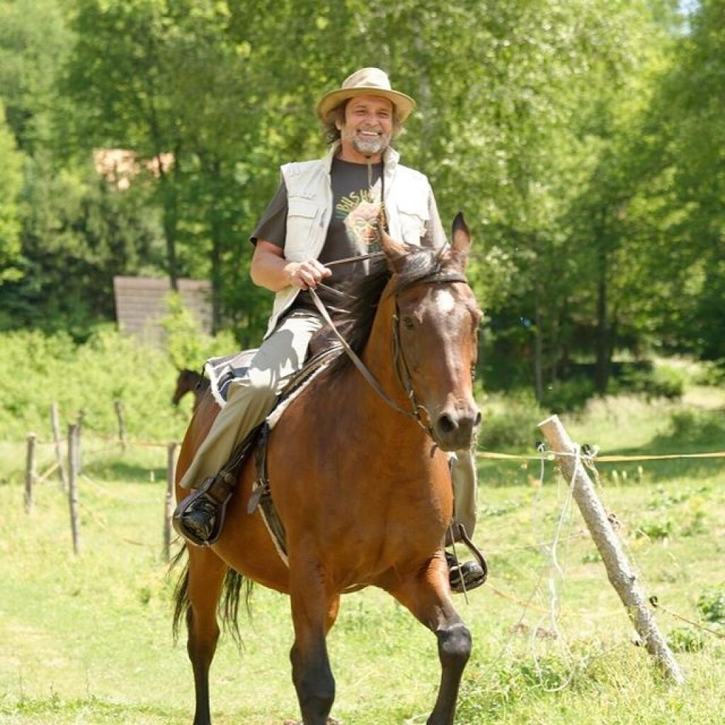 Jozef Vajda je športovec.