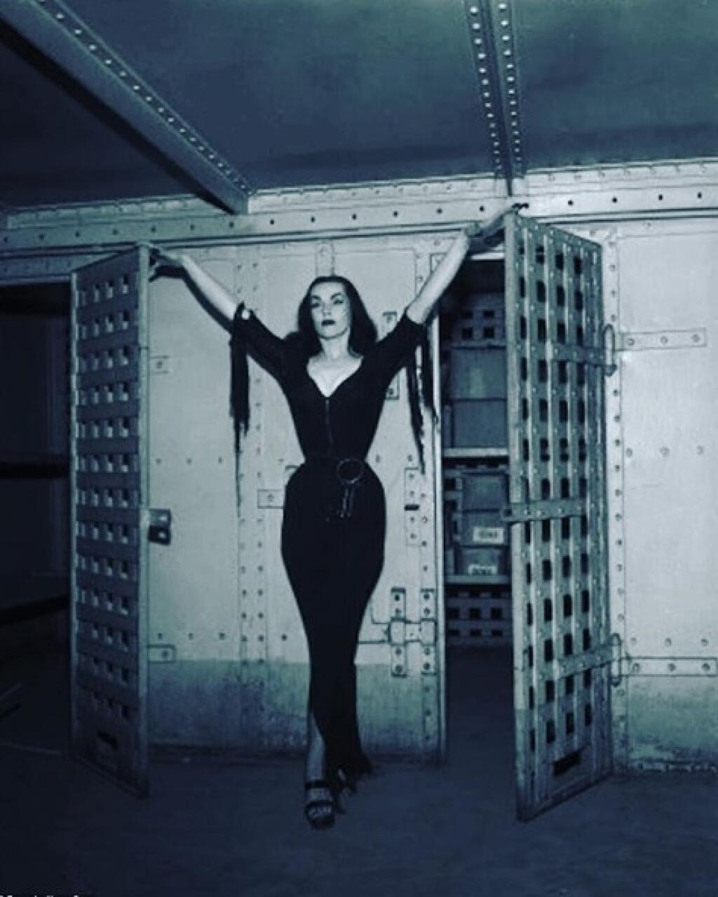Maila Nurminová bola hollywoodska herečka, ktorá sa preslávila najmä rolou upírky vo filme Vampira in Plan 9 From Outer Space.