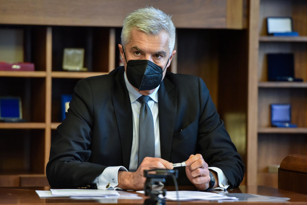 Na snímke minister zahraničných vecí a európskych záležitostí SR Ivan Korčok (nominant SaS) počas mimoriadneho zasadnutia Zahraničného výboru NR SR v Bratislave vo štvrtok 27. januára 2022. Zvolal ho jeho predseda Marián Kéry (Smer-SD). Šéf slovenskej diplomacie má na výbore informovať o stupňujúcom sa napätí na ukrajinsko-ruskej hranici a súvisiacich rokovaniach Bezpečnostnej rady SR. FOTO TASR - Pavol Zachar