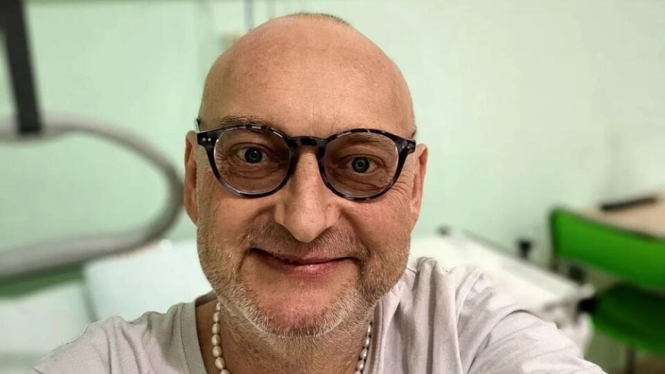 Od včera som na staronovej adrese. Niežeby ma to tešilo, no je to potrebné. Moje telo si zobralo neplatené voľno. Nuž, ani sa mu nedivím, po tom všetkom, čo som do neho za ostatných 24 mesiacov povkladal...