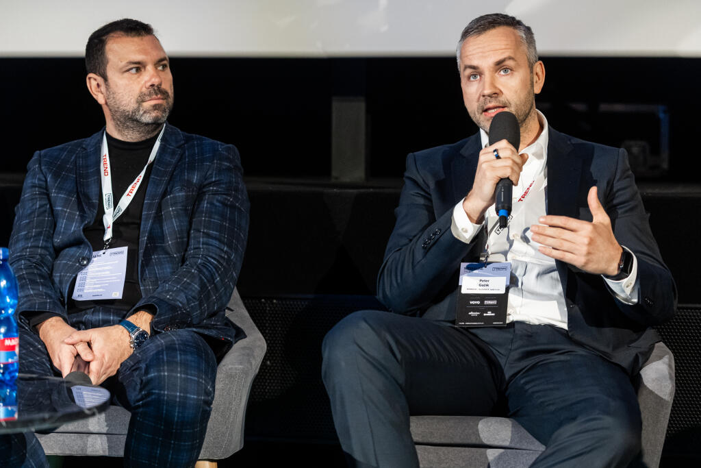 Konferencia organizovaná týždenníkom TREND na tému “Mediálne trendy 2025” v Bratislave. Na snímke zľava Ján Svoboda (TA3) a Peter Gažík (Markíza).