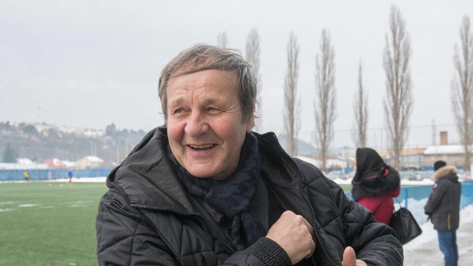 Ján Kozák si zvyká na život dôchodcu. Na futbal stále nezanevrel. 