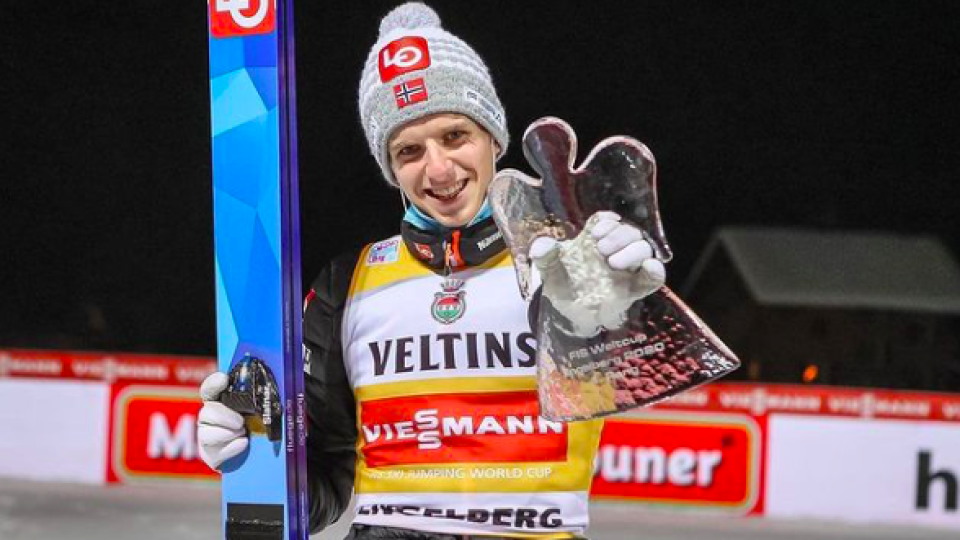 Nórsky skokan na lyžiach Halvor Egner Granerud (24) sa nedávno motivoval pred pretekmi spomienku na svoj nahý skok, ktorý obletel celý svet.