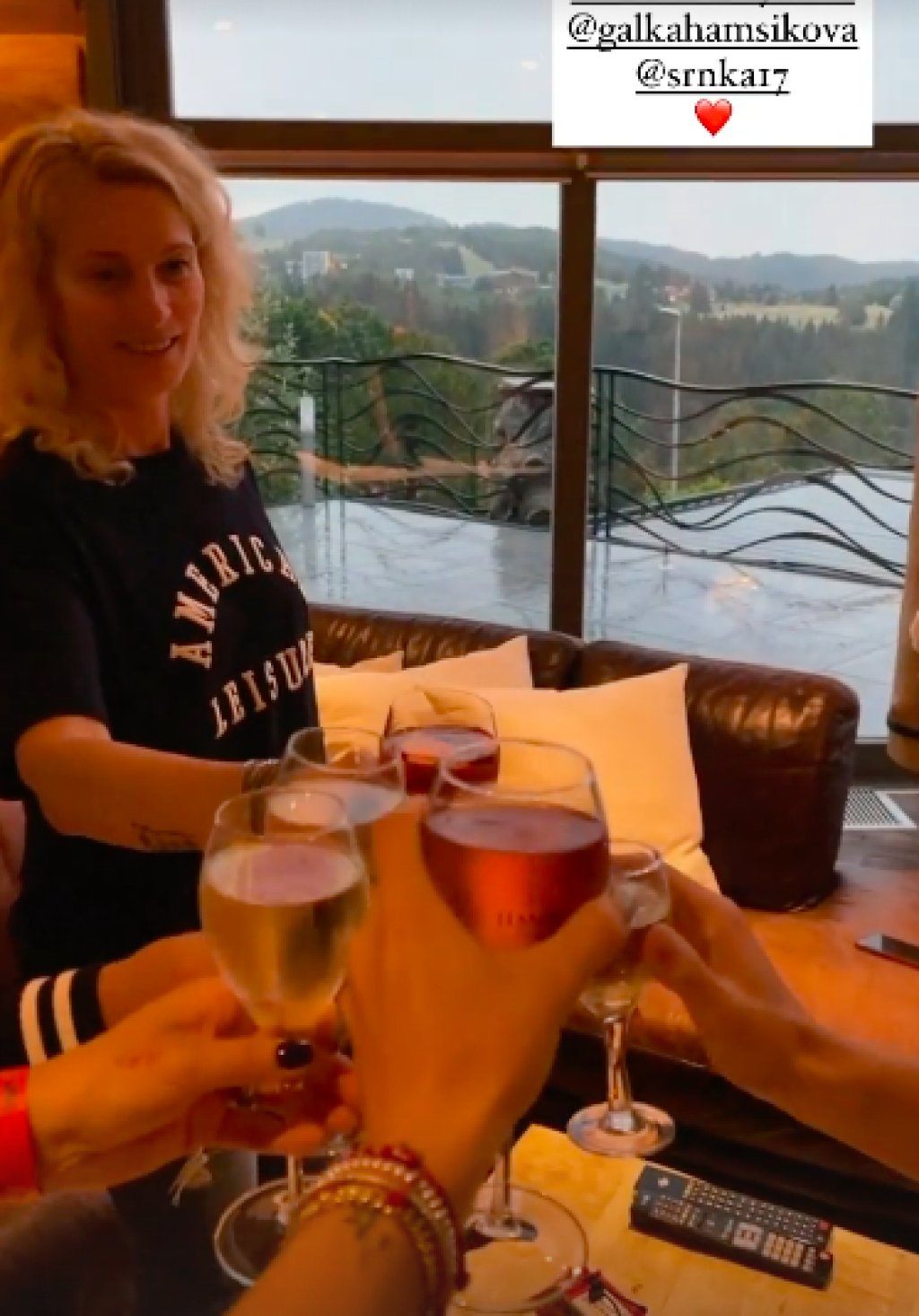 Miška si spoločne s rodinou pripila prossecom a to bola predzvesť krásneho večera.