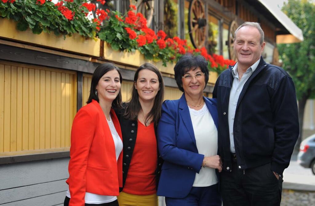 Gantnerovci: Na snímke zľava dcéra Jana a Petra, matka Janka, otec Juraj