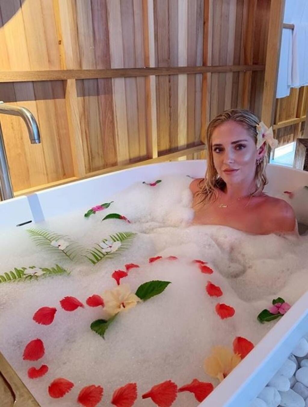 Rozprávková svadobná cesta módnej ikony Chiary Ferragni a talianskeho rappera Fedeza na Maledivách.