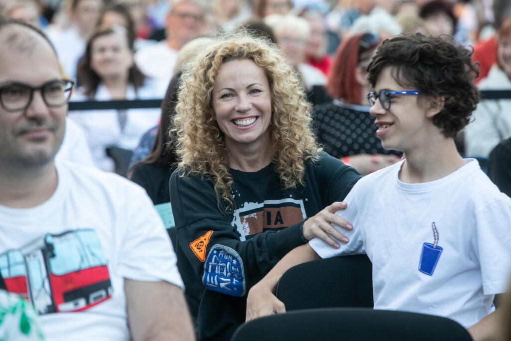 Herečka Diana Mórová si prišla vychutnať aj koncert svojich kolegov. Spoločnosť jej robil syn Quido.