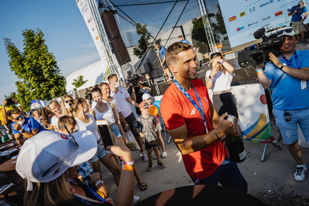 Slovenskí športovci, ktorí sa už vrátili domov z Hier XXXII. olympiády v Tokiu, sa stretli s návštevníkmi Olympijského festivalu v x-bionic sphere v Šamoríne. Na snímke vodný slalomár Jakub Grigar, ktorý v discipíne K1 získal striebornú medailu.
