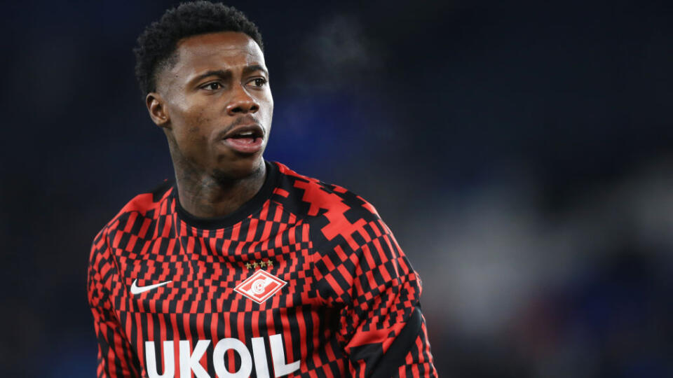 Holandský futbalista Quincy Promes čelí obvineniu z pokusu o zabitie a ublíženia na zdraví.