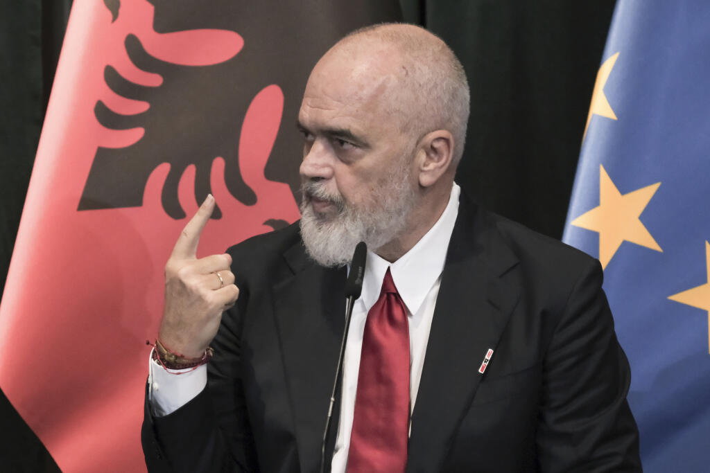 WA 15 Tirana - Albánsky premiér Edi Rama gestikuluje počas spoločnej tlačovej konferencie s tureckým prezidentom Recepom Tayyipom Erdoganom v Tirane vo štvrtok 10. októbra 2024. FOTO TASR/AP

Prime Minister of Albania Edi Rama, speaks during a join news conference with Turkey's President Recep Tayyip Erdogan after their meeting, in Tirana, Albania, Thursday, Oct. 10, 2024. (AP Photo/Vlasov Sulaj)