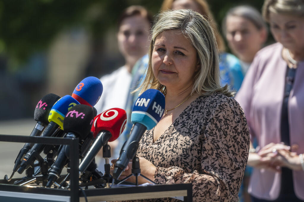 Na snímke jednotka kandidátky a predsedníčka Žilinského samosprávneho kraja (ŽSK) Erika Jurinová počas predstavenia spoločnej kandidátky OĽANO a priatelia, Kresťanská únia a Za ľudí 5. júla 2023 v Bratislave. FOTO TASR - Jaroslav Novák