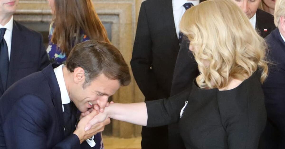 Macron a embrassé la main de Čaputova.  Et qu’a-t-il fait il y a 3 ans !