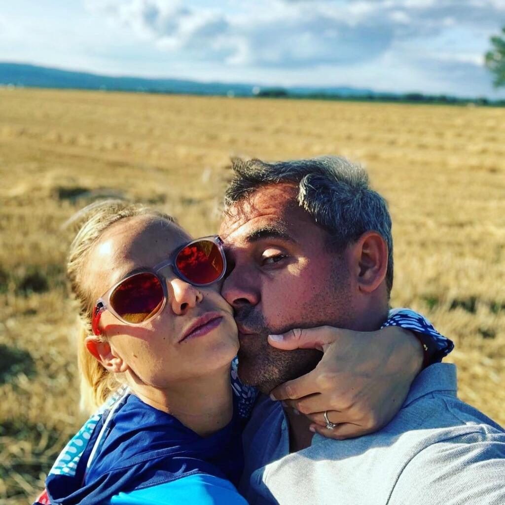 Nela je do Filipa nesmierne zamilovaná!